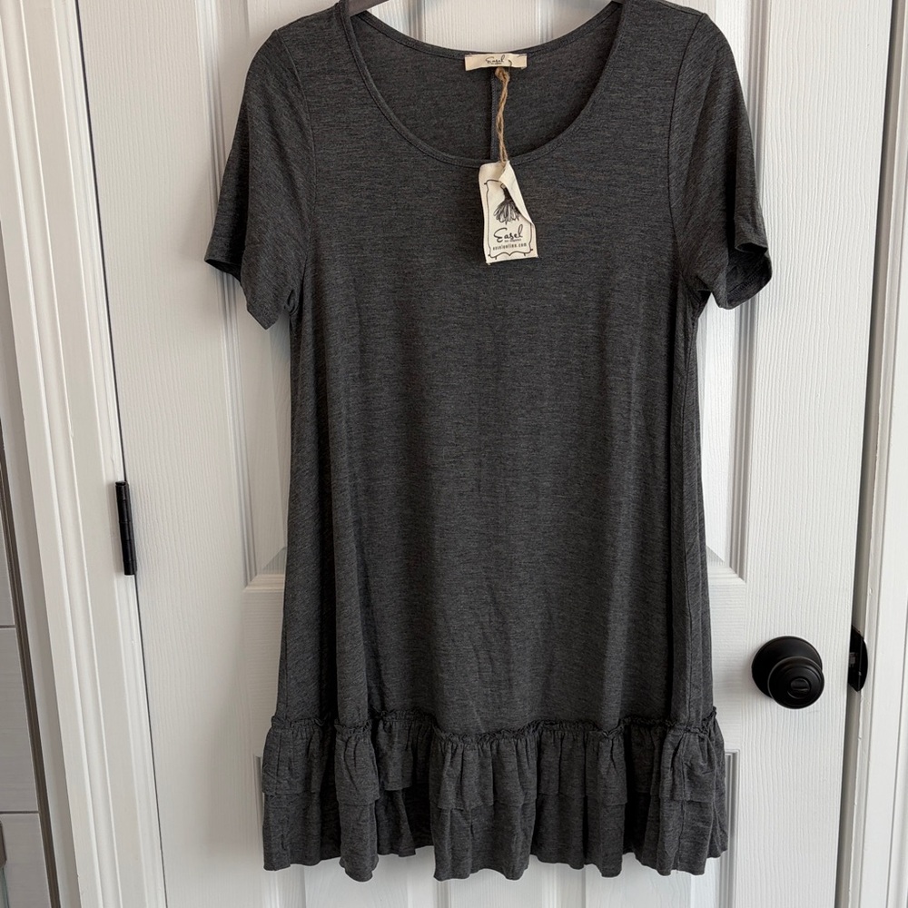 easel Heather Gray Scoop Neck Knit Tunic with Ruffle Hem NWT